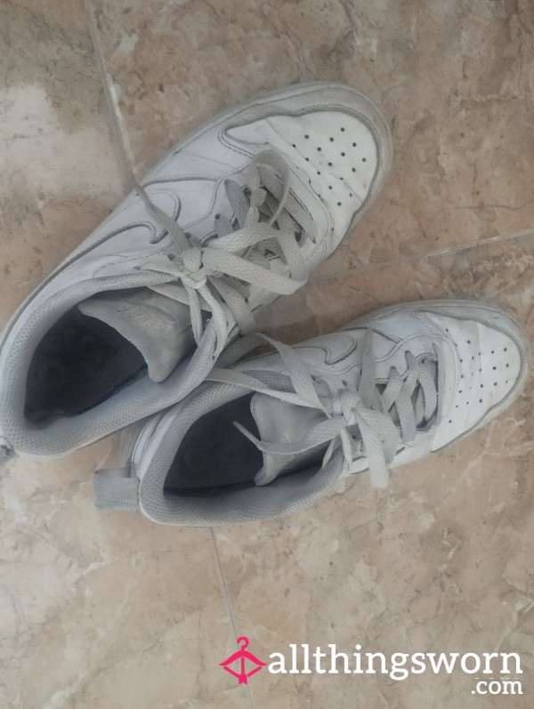 MY MOST SMELLY  USED TRAINERS, NIKE AIRFORCES, MIS ZAPATILLAS MAS MALOLIENTES