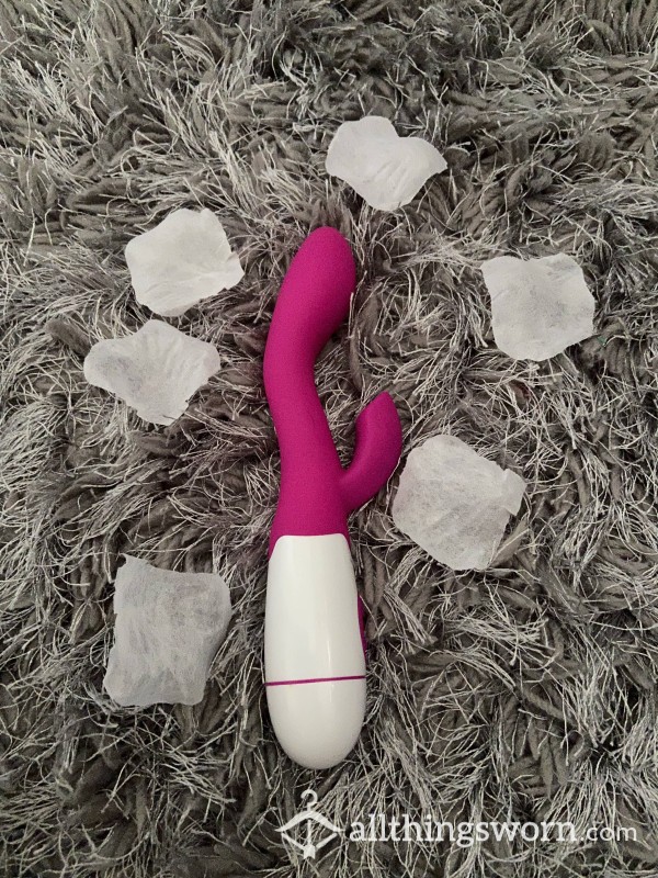 ⭐️⭐️ My Trusty Little Vibrator - Well Used ⭐️⭐️