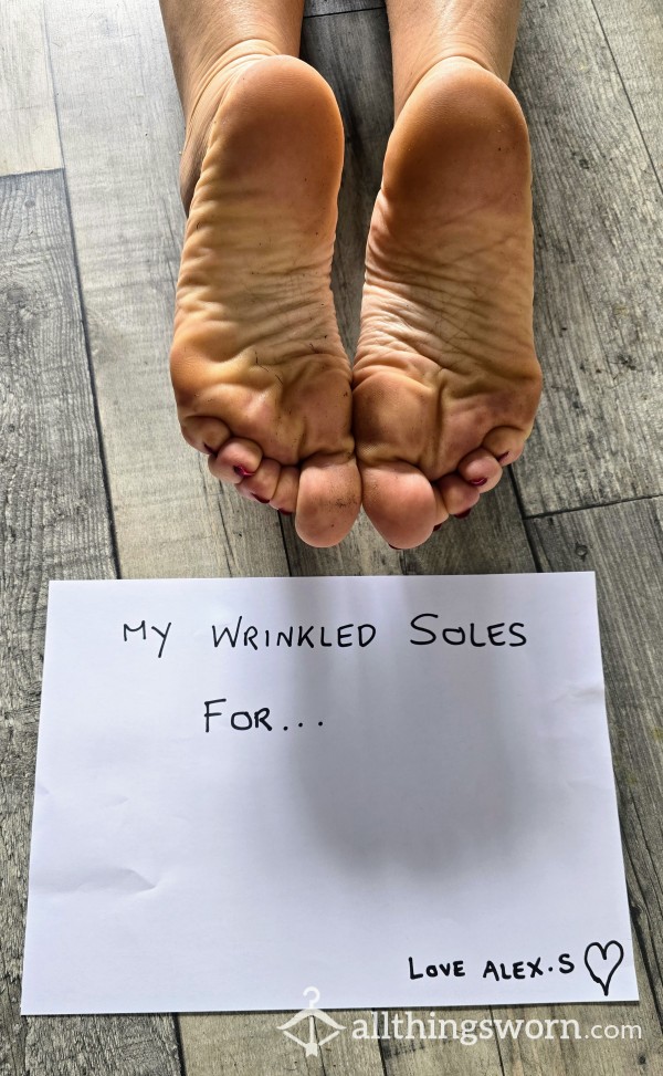 Feet Lovers ! - My Wrinkled Feet Ready To Be C*mmed On & Photographed With A Hand Written Note To You..