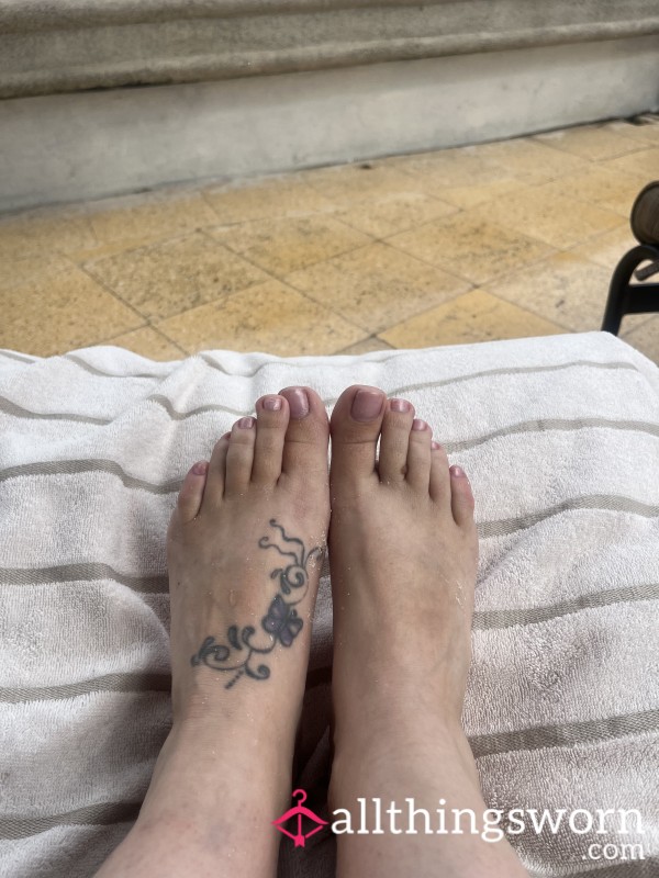 Naked Feet, 5 Pics