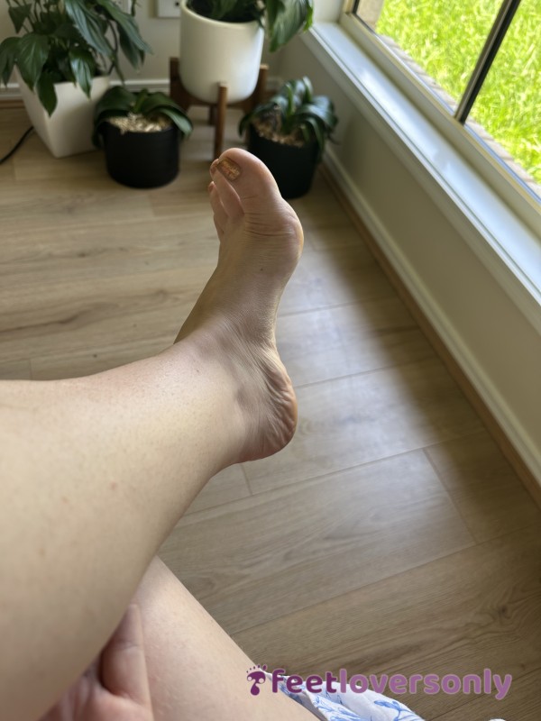 Natural Lighting Feet 5 Photos