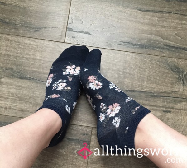 Navy Blue Flor*l Ankle Socks