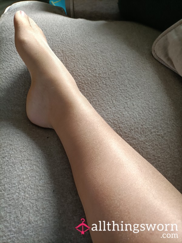 Nearly Nude Glossy 15 Denier Tights