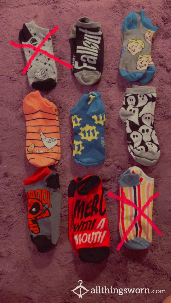 Nerdy Fun Ankle Socks (Deadp**l And Fall Out)