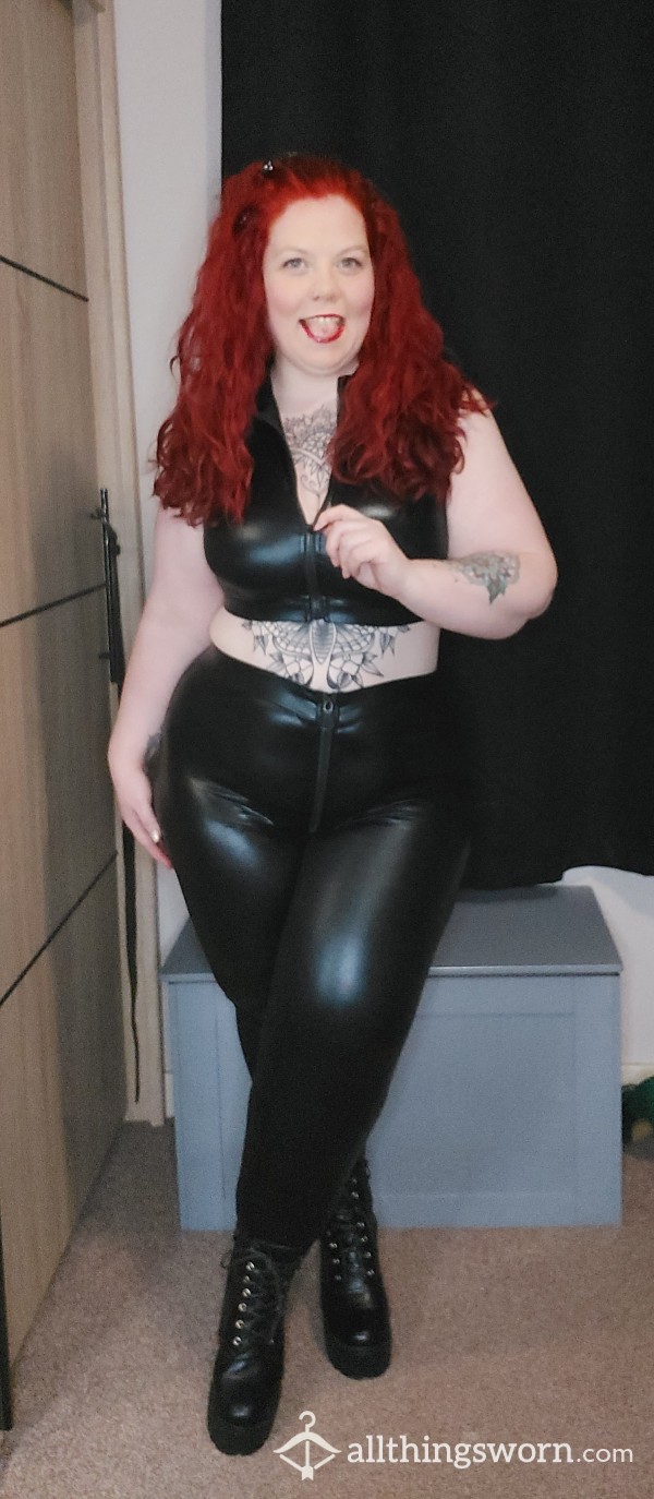 A**l Play With Tentical In Wet Look Leggings