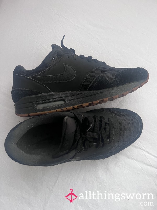 Nike Air Max 1’s Triple Black VERY OLD