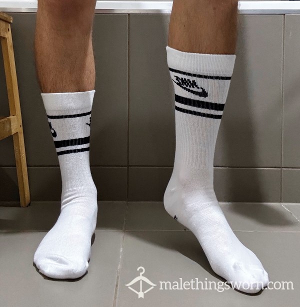 NIKE BLACK AND WHITE SOCKS