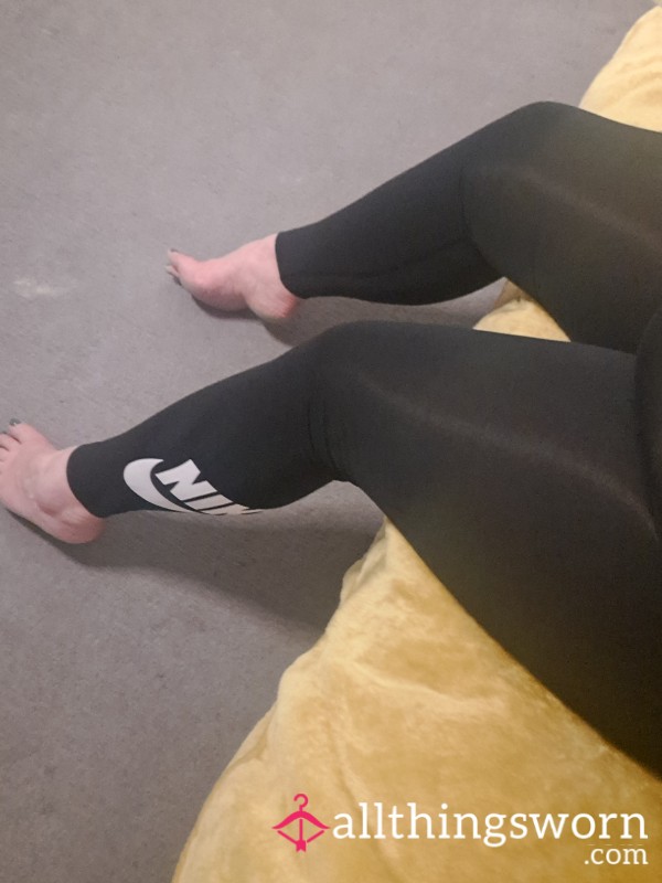 NIKE Gym Leggings Size XL (16-18)