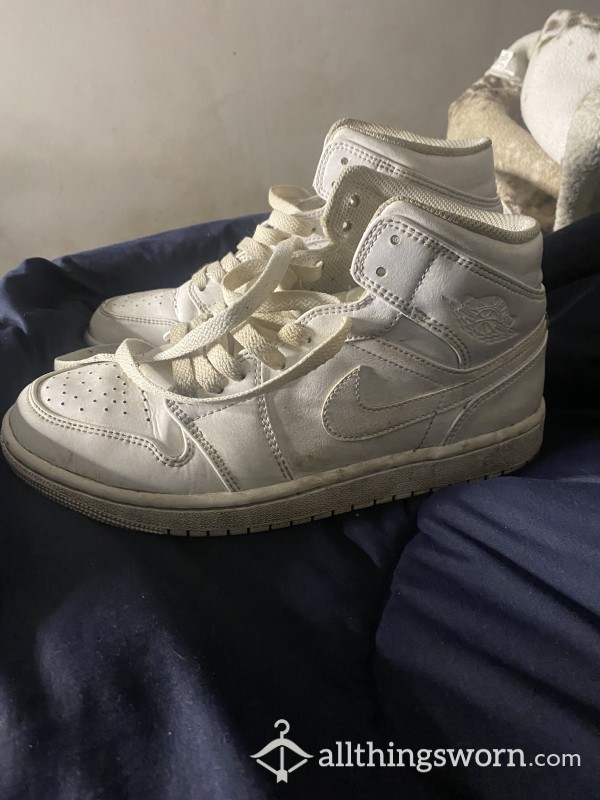 Nike High Top Trainers (WELL WORN)