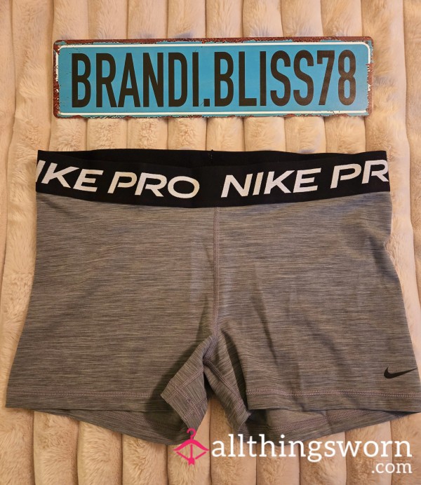 ✔️  Nike Pro ✔️