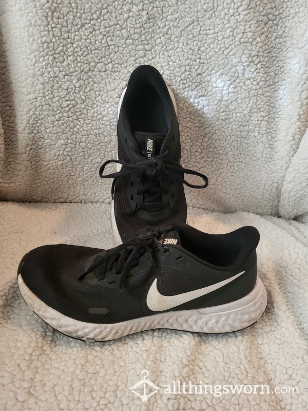 Nike Revolution 9 Black - Well Worn & Super Sweaty - Size 9