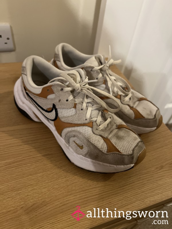 Nike Sweaty Smelly Gym Trainers - Well Loved !