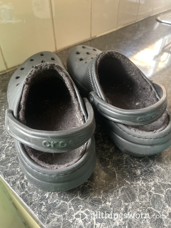 Old Fur Lined Black Crocs