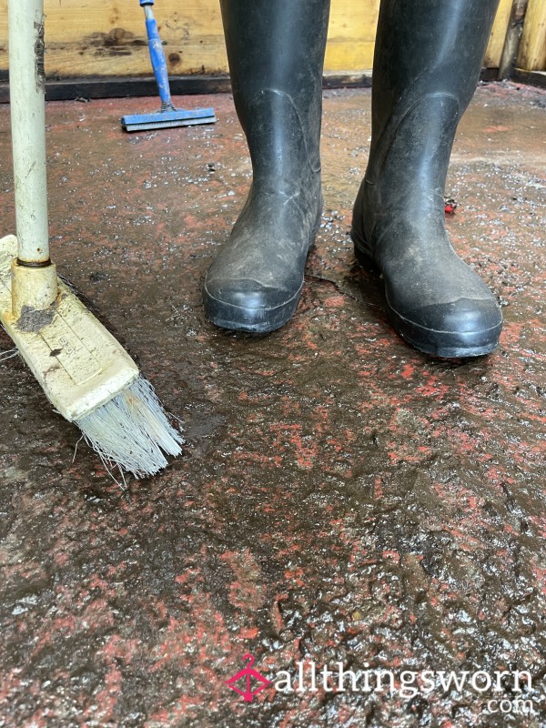 Muddy Black Hunter Wellies, Well Worn