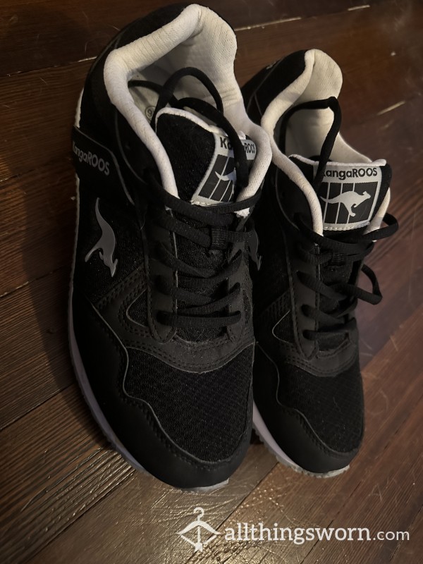 Old School Kangaroos! Size 9.5US