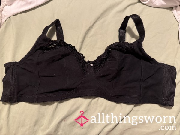 Old S**y Black Bra With Lace Detail