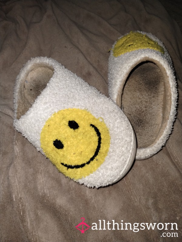 Old Smelly Smiley Face House Slippers