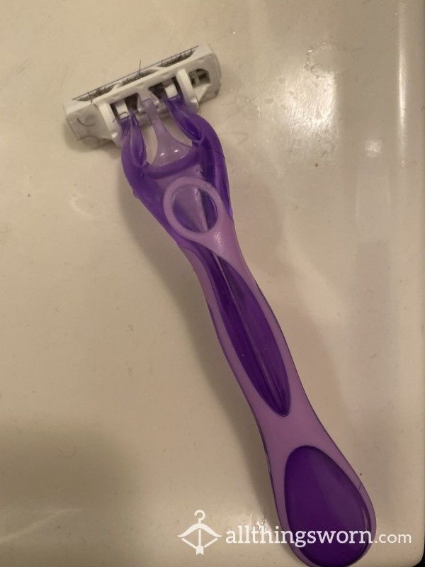 Old Used Razor *Very Hairy*