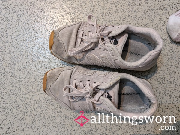 Old Well Worn New Balance Size 3