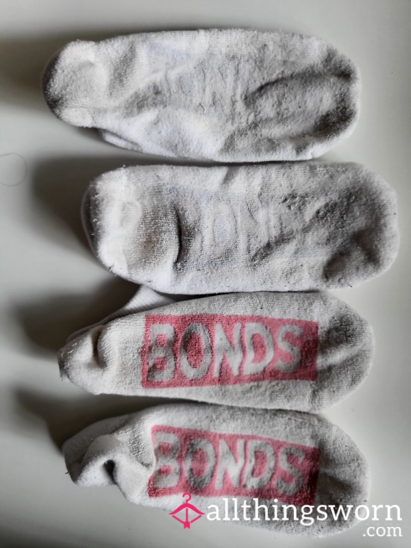 Old Worn Bonds Socks