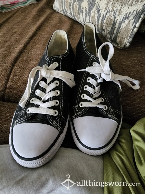 Old Worn Pierre Dumas-like Converse