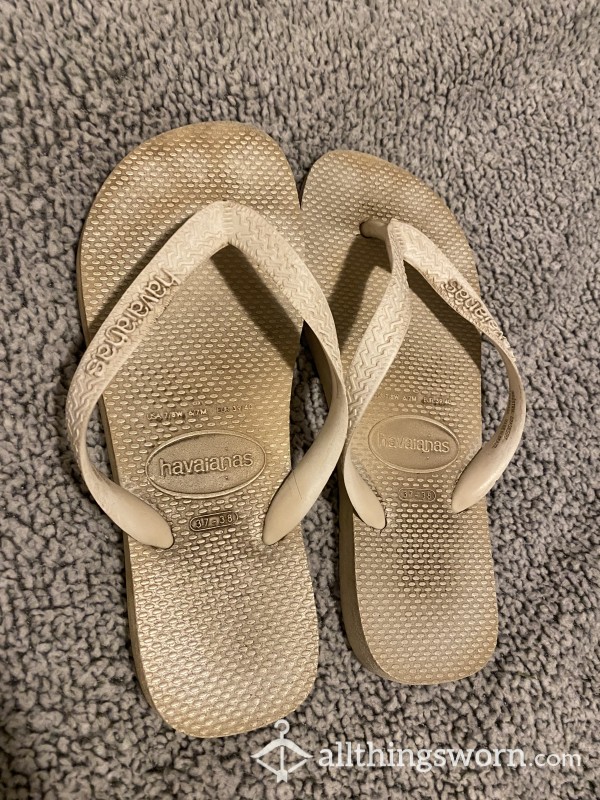 Old Worn White Aussie Thongs