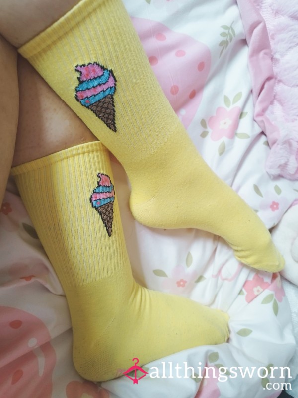 Old Yellow Ice Cream Socks 🍦