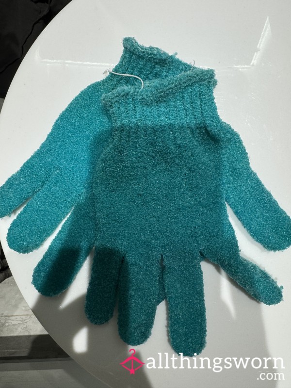 Old/used Shower Exfoliating Gloves/mitts