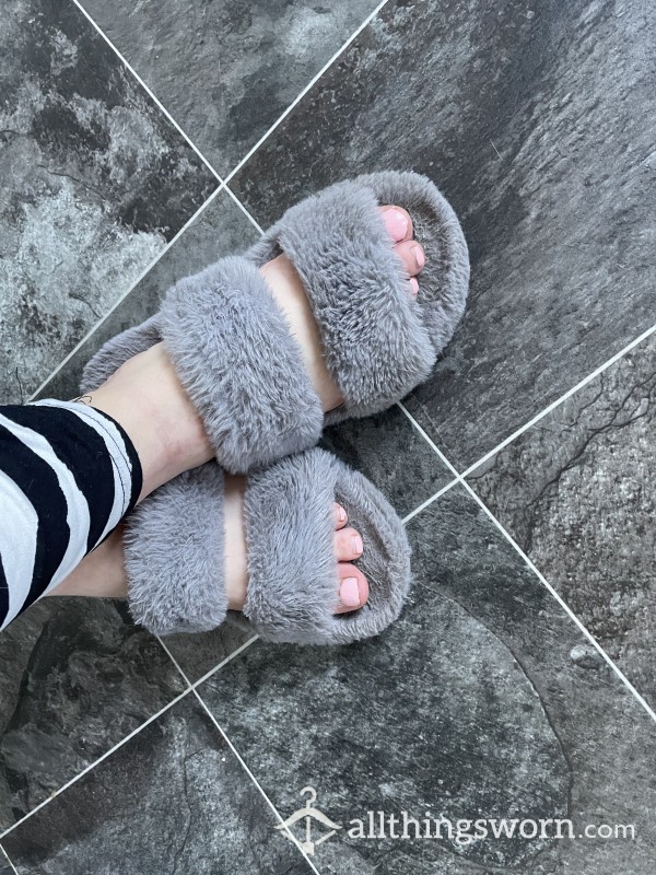 OPEN TOE SLIPPERS