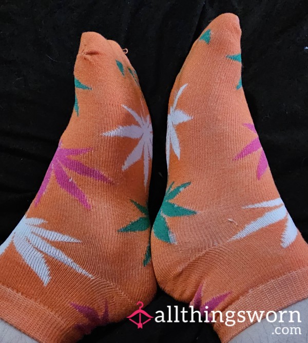 BBW Orange Ankle Socks With Colorful Weed Leaves