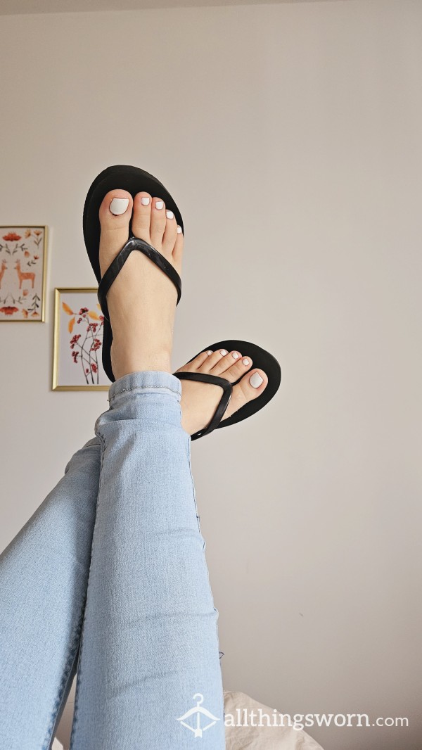 OVER 30 FEET PICS 😍 BLACK FLIP-FLOPS ❤️ LIFETIME G-DRIVE ACCESS ❤️