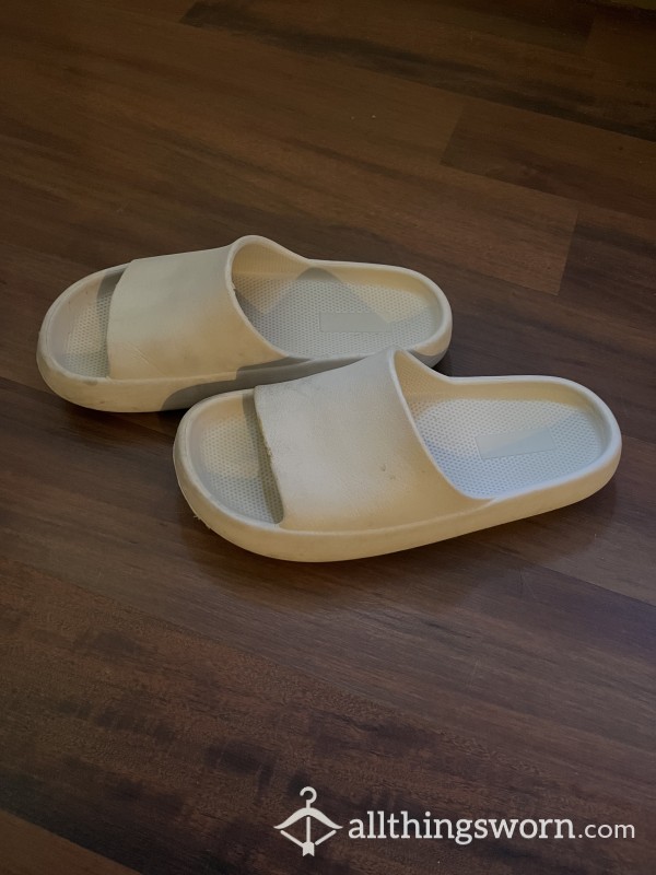 Oversized Very Worn Slides