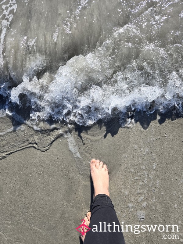 Photo Feet On The Beach