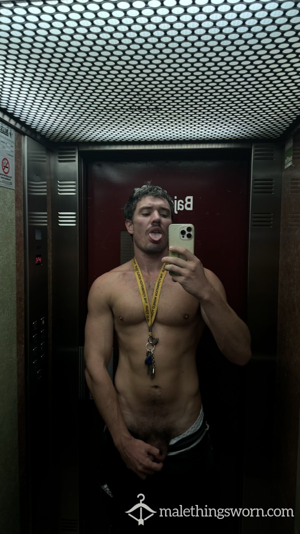 Photo In The Elevator