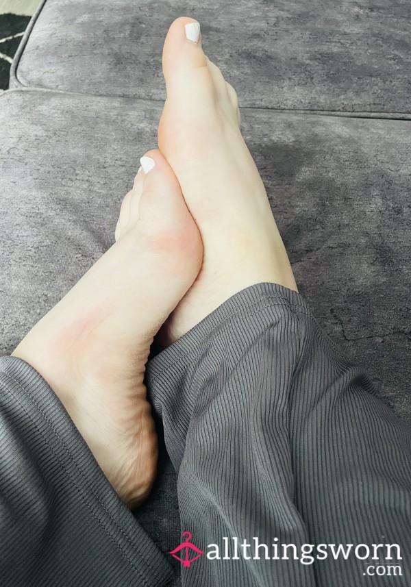 Picture Set Of My S**y Toes 💜🖤💜🖤