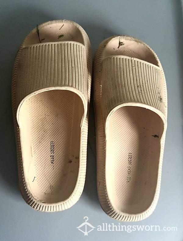 Pillow Slides / Sandals Well Worn