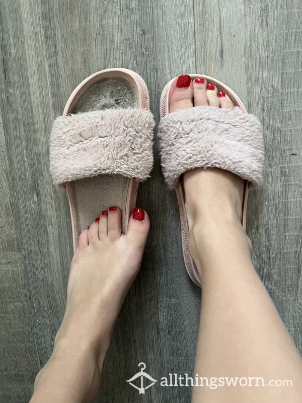 Pink Fluffy Slides <3