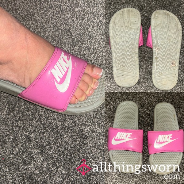 Pink Nike Sliders 🩴🩷