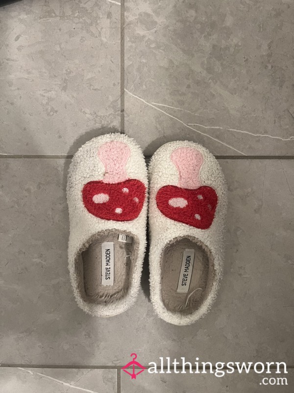 Pink & Red Mushroom Slippers! 🍄 (Size 6)