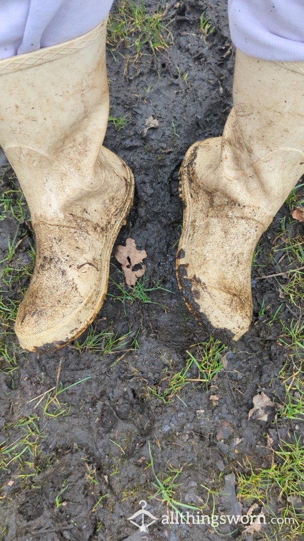 Pink Wellies, Squelching In Mud, AMSR, Dirty Muddy Soles