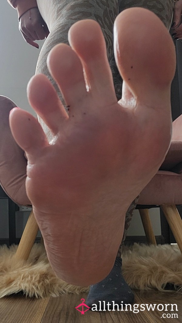 Post Gym Sweaty Feet Worship And Humiliation 10min