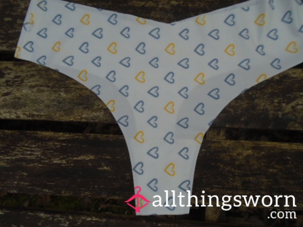 💛🩶Pretty Heart Patterned Thongs💛🩶