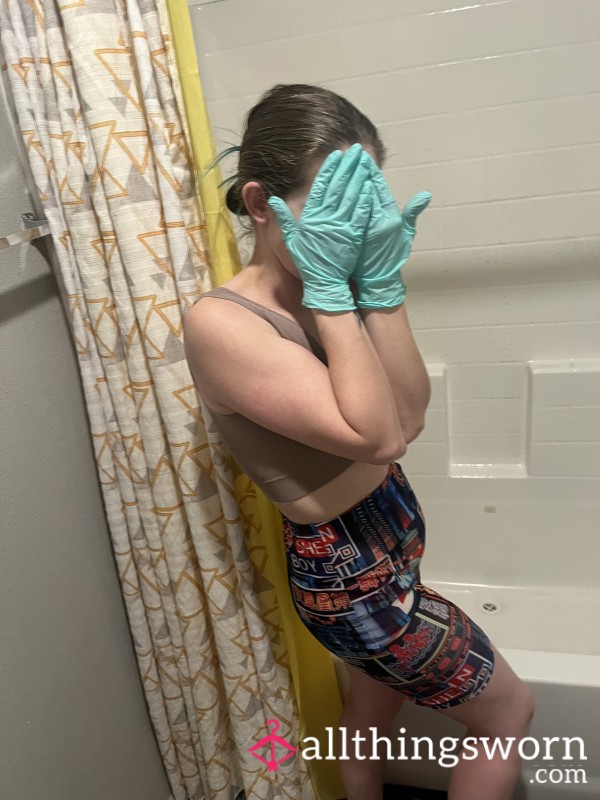 Prude GF Showing Off Her S**y A** While Cleaning The Bathtub