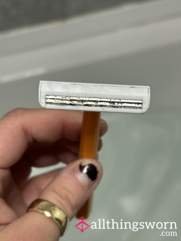 Pube Filled Razor