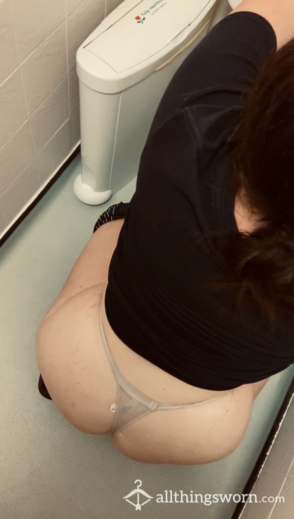 Public Toilet A** And Tittie Shaking 😈