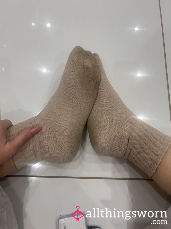 Queens Dirty Beige Crewe Socks