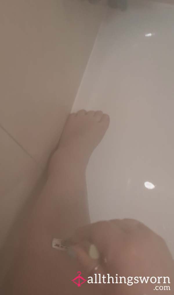 Quick Video Of Me Shaving My Legs In The Shower