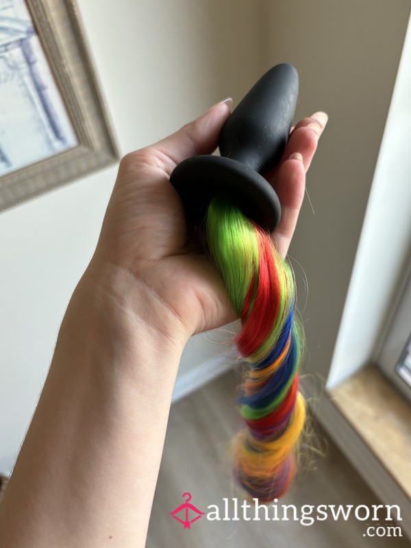 Rainbow Horsetail Bu*t Plug 🔌