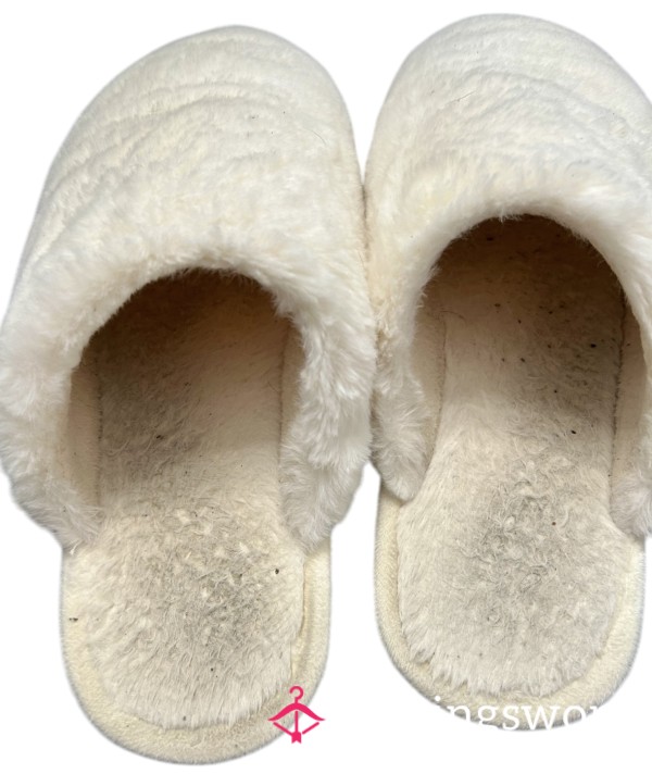 👣 Rare UK Size 11-12 Worn Fluffy Slippers 👣