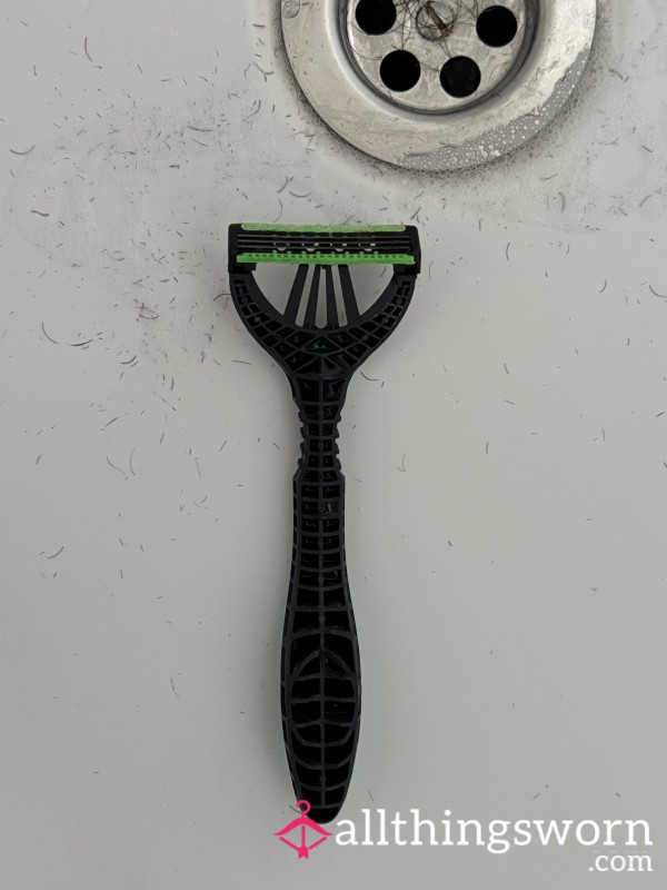 Razor Used For A Full Body Shave